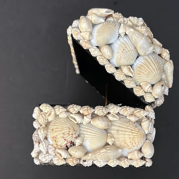 Vintage Shell-Embellished Jewelry Box - Picture 7 of 15